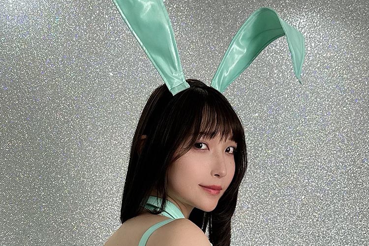 あまつまりな、ド迫力の超むっちりヒップを丸出しにの画像1