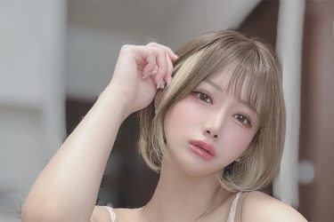 相良ましろ、理想の部屋着で大胆開脚