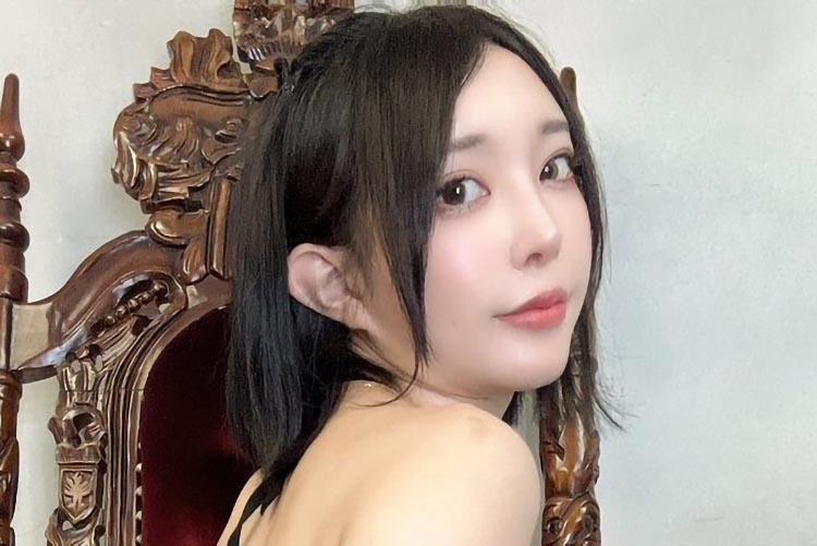 まいてぃ、Tバック水着の美ヒップ自慢の画像1