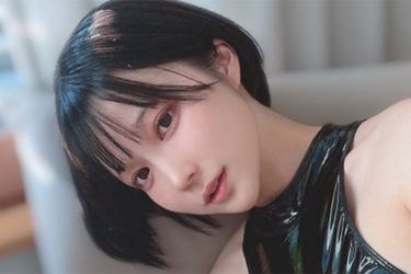 天川星夏、テカ競泳水着のお姉さん