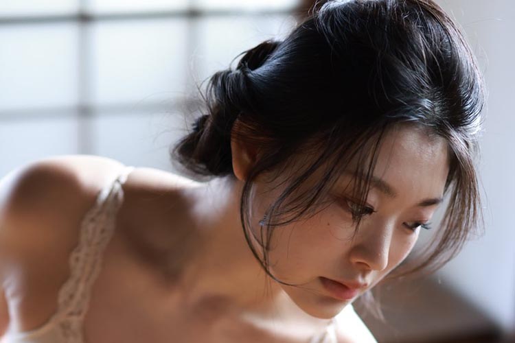 風吹ケイ、色っぽすぎる「令和のサザエさん」姿の画像1