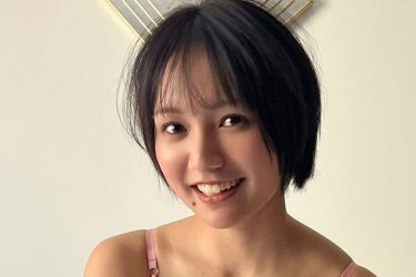 工藤菫、くしゃっと美ボディ