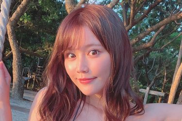 小日向ゆか、夕日×ビキニのエモかわグラビア