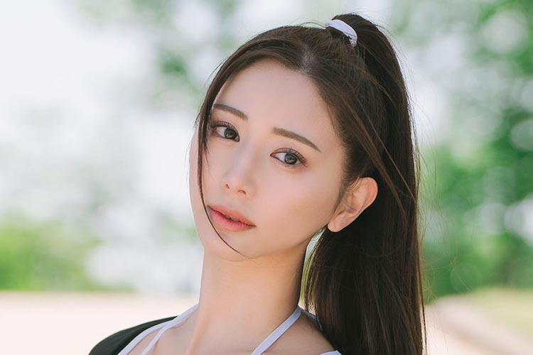 斎藤恭代、イイ女オーラ全開のスーパーボディの画像1