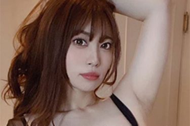 樹智子、花柄トップの肉体美