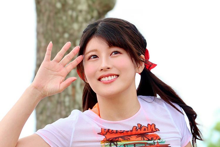 ちとせよしの、瑞々しいフレッシュボディの画像1