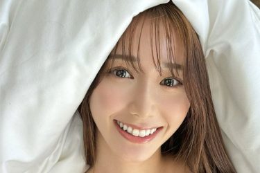 斎藤恭代、布団からひょっこり…