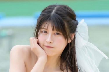 ちとせよしの、純白衣装のむちむち天使