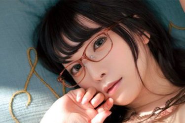 宮本彩希、祝日待ちのリラックス美女