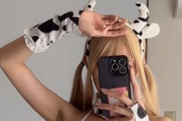 ばんぴ先生、モウモウビキニ自撮り