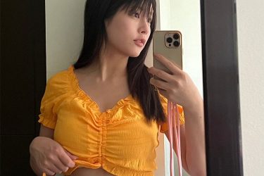 ちとせよしの、グラビアで鍛えられた腹筋美