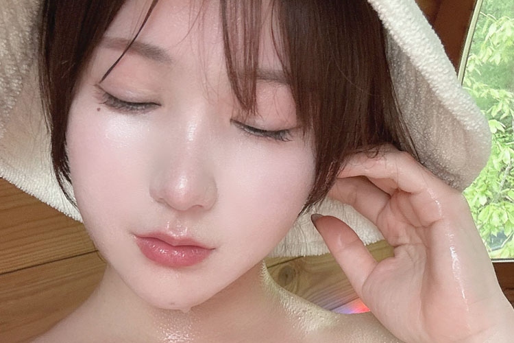 けんけん、整う美女の汗だく自撮りの画像1