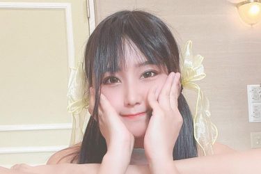 柳丸、ネットで話題の「謎ポーズ」