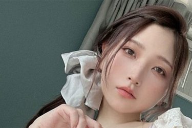 あまつまりな、見上げる純白美女