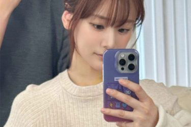 福岡みなみ、神々しい下パイ自撮り