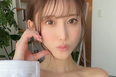 名取くるみ、はだけバスローブ美女
