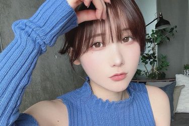 けんけん、露出度高めの気になる斬新衣装