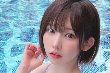 えなこ、プールサイドでビジュ爆発