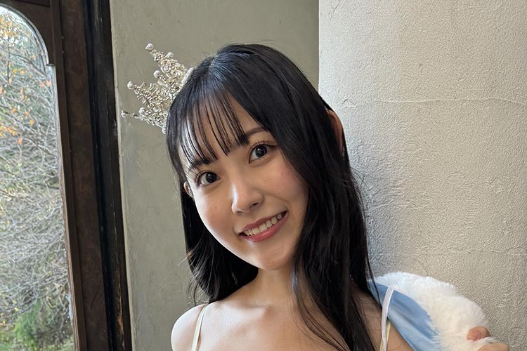 林田百加「ふんどし」状態の極小ランジェリー姿の画像1