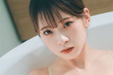 紅羽りお、入浴中の濡れ「むち」ボディ