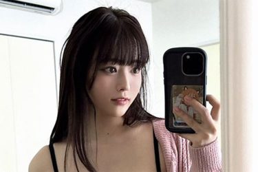 東雲うみ、身体チェック自撮り