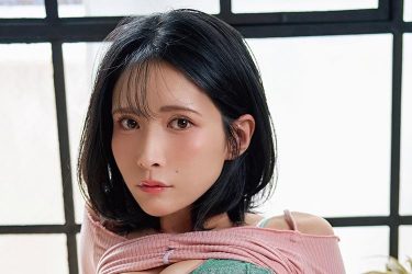 JILL、キワどい「満員電車チャレンジ画像」