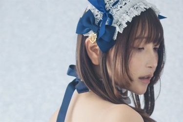 あまつまりな、スカートひらり桃ヒップ