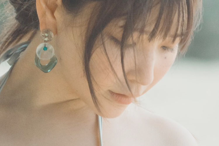 あまつまりな、気になるひも美女の画像1