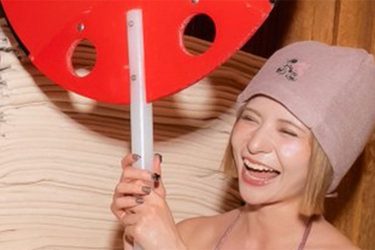 紅羽祐美、わいわいM字熱波