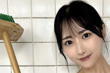 川瀬もえ、棒たわし×ビキニのギャップ萌え