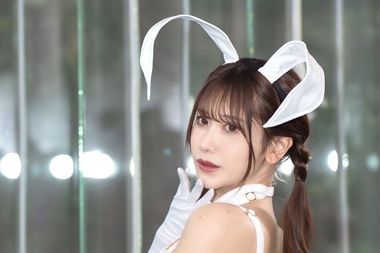 名取くるみ、美ヒップ輝く「白バニー欲張りセット」の画像1