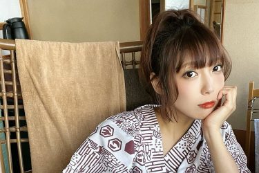 麻倉まりな、乱れ浴衣で大人の色香