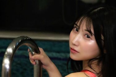 朝比奈りる、前後眼福の競泳美ボディ