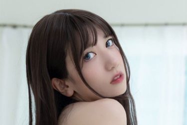 くろうさぎ、ヒラリとまん丸桃ヒップ