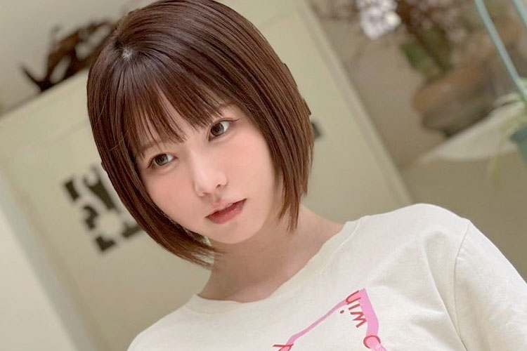 えなこ、お腹チラリおパンツチラリの画像1