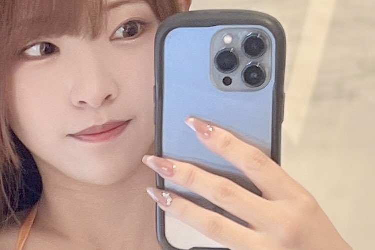 鬼木このは、オレンジの絶妙なふくらみの画像1