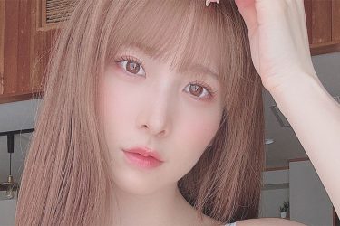 紗愛、寝起き風はだけ美女