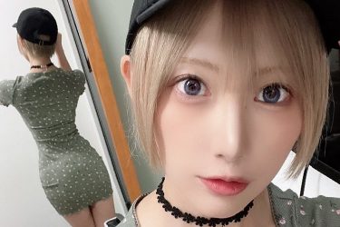 篠崎こころ、Wで魅せるボディライン