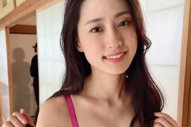 澄田綾乃、脱ぎかけメリハリ美ボディ