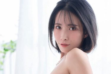 JILL、脱ぎかけS字美ボディ