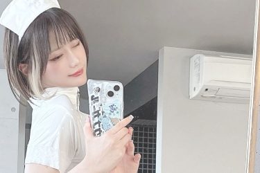 相良ましろ、ほぼ丸出しナース