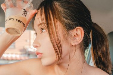 いくみ、あわやポロリの車中