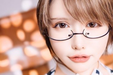 こおりちゃん、悩殺の乳搾り