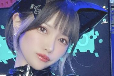 相良ましろ、猫耳で超ハイレグ