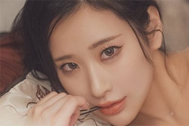 花宮いのり、強めの黒ランジェリー