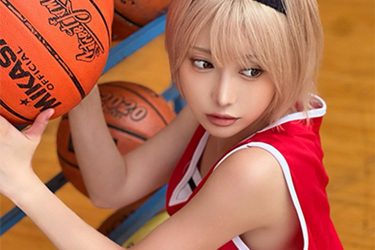 篠崎こころ、爽やかバスケ美女