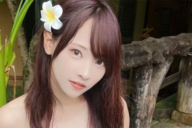 鬼木このは、青ビキニでプールのお誘い