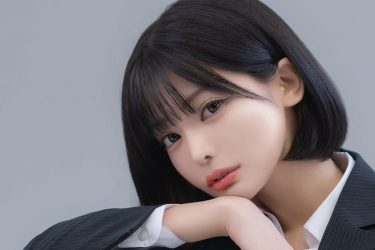 米倉みゆ、黒タイツOL