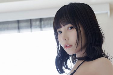 風愛ことり、ほぼ裸のサイドショット