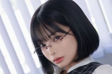 米倉みゆ、大胆なOLの昼下がり